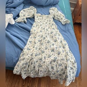 NEW WITH TAGS NOTHING FITS BUT  XL blue flowers. Cream/white base maternity